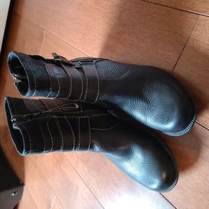 Earth Origins boots.          NWT